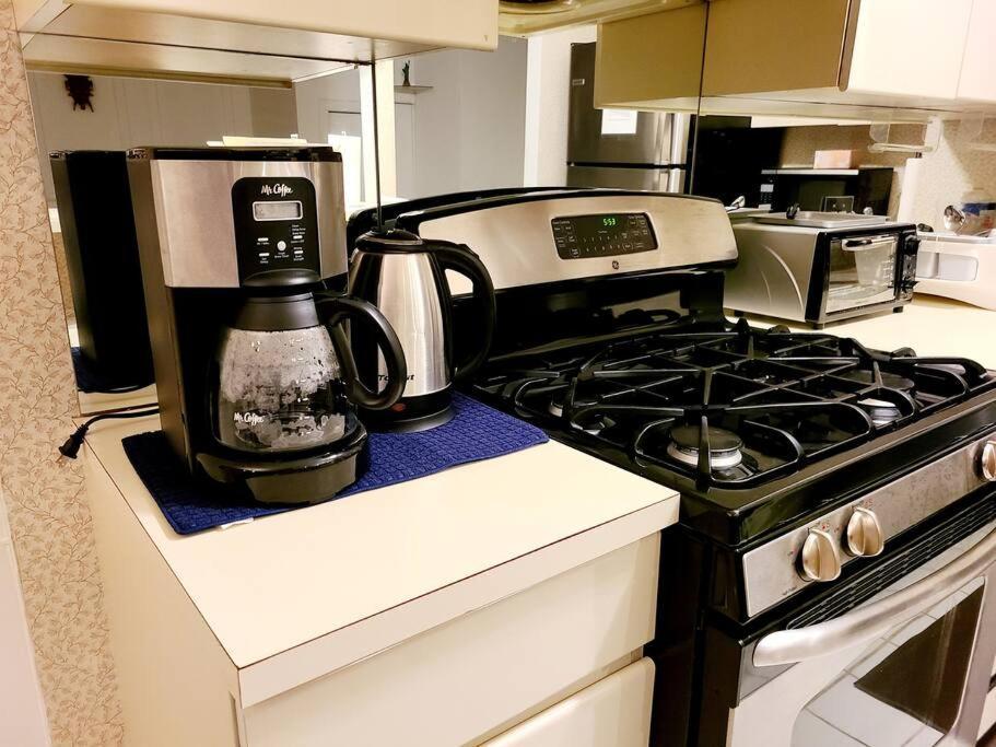 Spacious 3 Level Condo/townhouse, Free Parking. Apartment New York