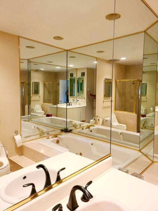 Spacious 3 Level Condo/townhouse, Free Parking. *