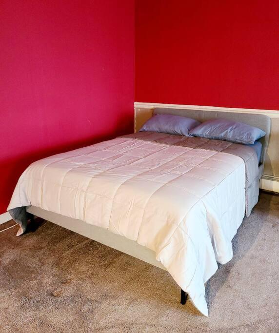 Apartment Spacious 3 Level Condo/townhouse, Free Parking. *